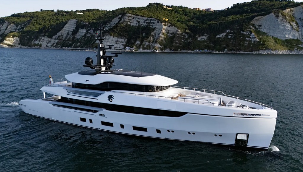 Columbus Atlantique 43 Frette. צילום: boatinternational.com צילום: ruyachts.com
