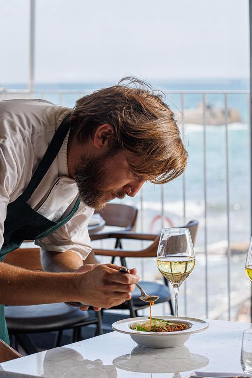 שף ענר בן-רפאל פורמן במסעדת תריסר. צילום: חיים יוסף