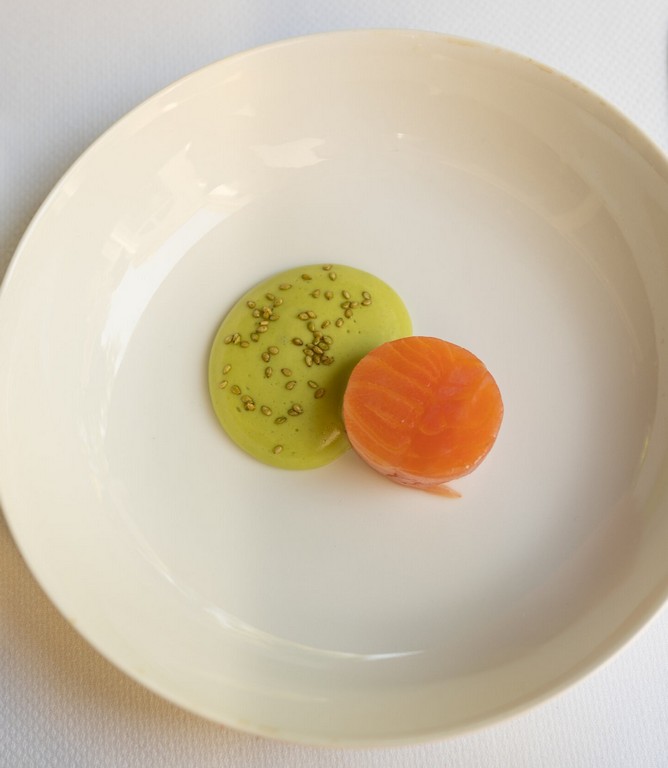 קונפי סלמון וקרם ווסאבי. צילומים: Le Pré Catelan