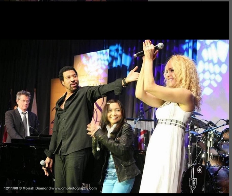 אישתר עם ליונל ריצ'י באירוע התרמה לישראל בלוס אנג'לס. צילום: Moriah Diamond www.omphotography.com 