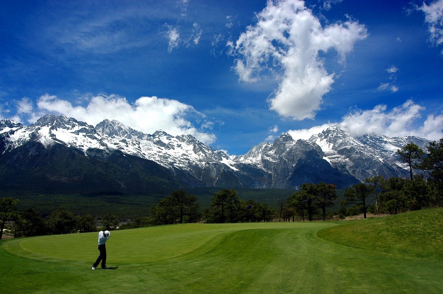 צילומים: Jade Dragon Snow Mountain Golf Club