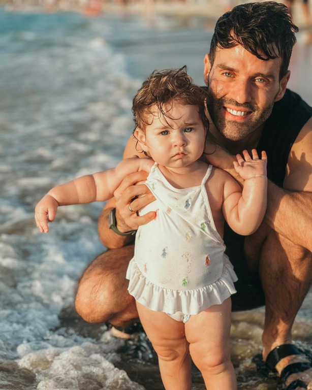 עם הבת דרור. "הורות היא המתקן הכי מטורף בלונה פארק של החיים". צילום פרטי