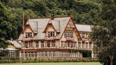 Hotel Union Oye luxury historic hotel among the fjords of Norway.צילומים: unionoye.no