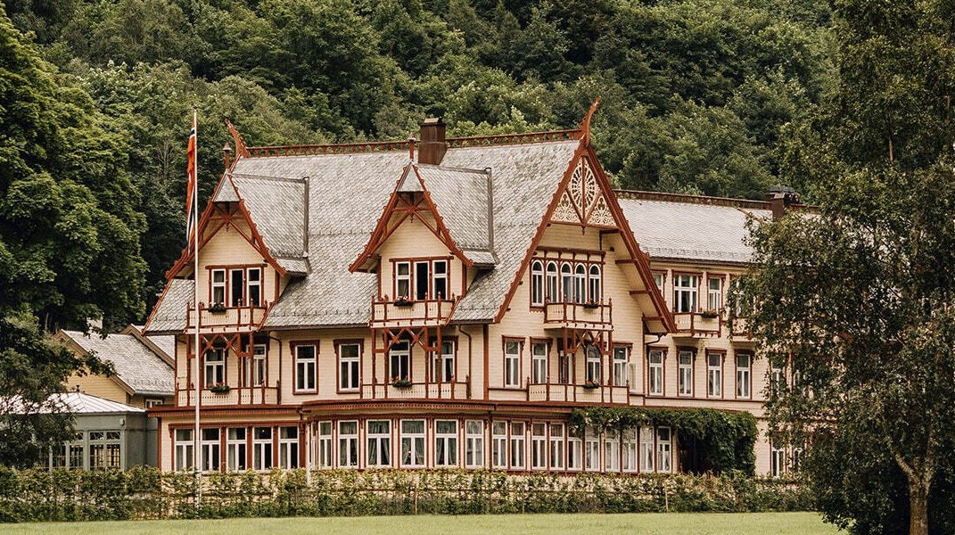 Hotel Union Oye luxury historic hotel among the fjords of Norway.צילומים: unionoye.no