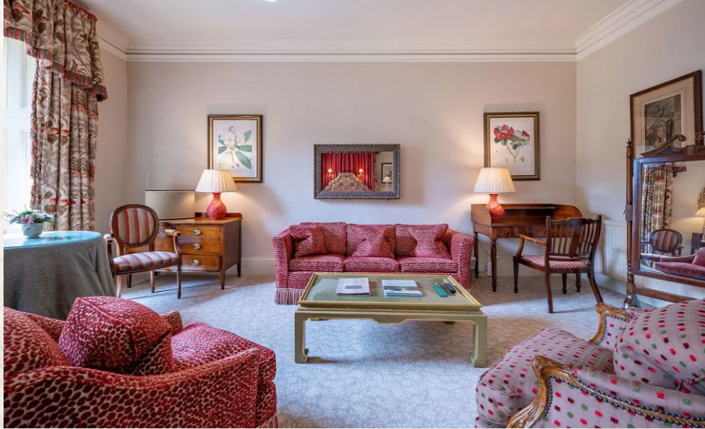 Inverlochy Castle Hotel luxury castle near Ben Nevis in Scotland.צילומים: inverlochycastlehotel.com